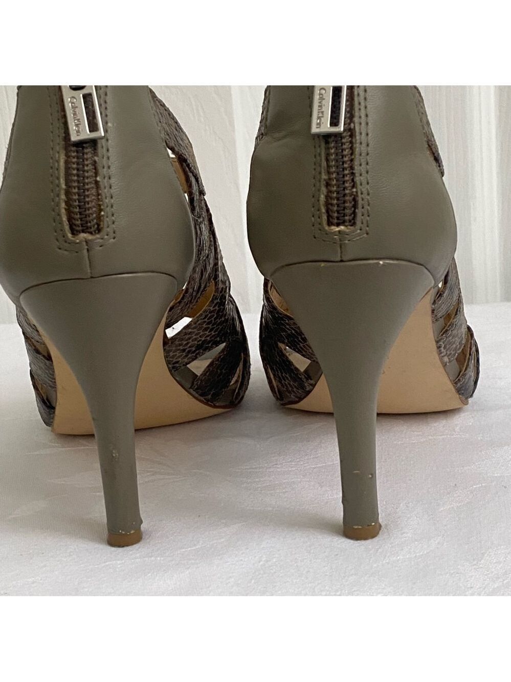 Calvin Klein Peep Toe High Heeled Kiani Lux Snake Sandals Size 7.5 - Picture 5 of 10